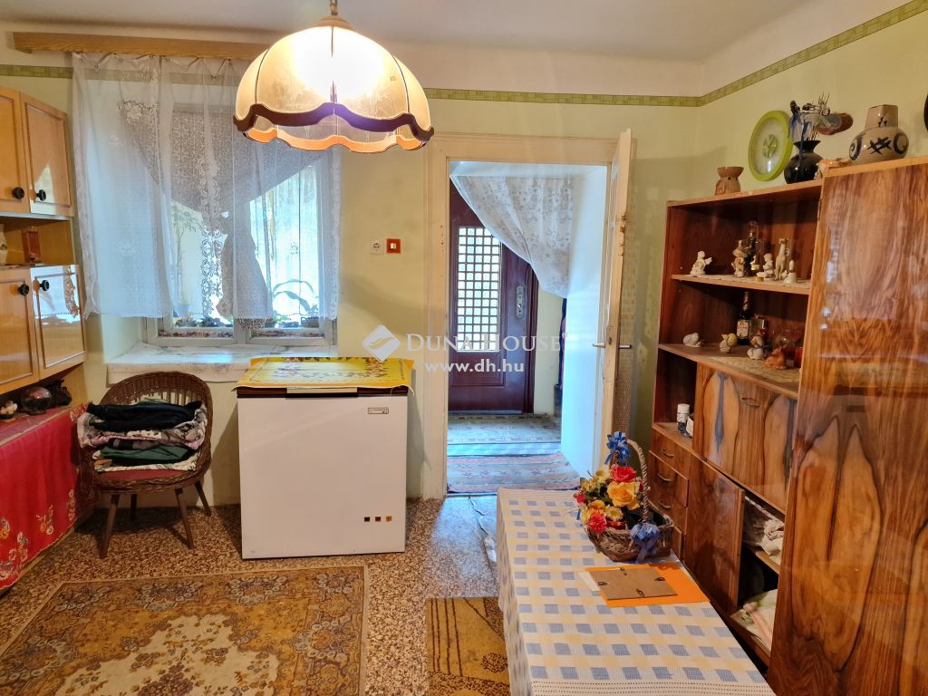 Eladó Ház, Fejér megye, Alap – Központ Közeli